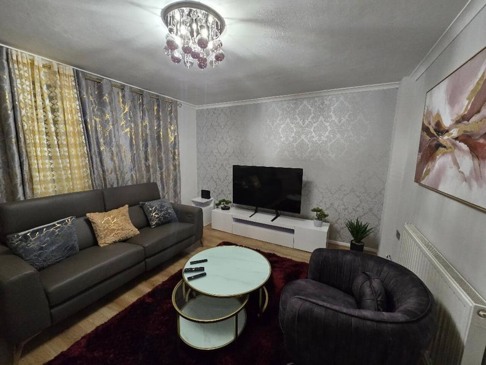 Hotel Hornchurch Cozy 2-Bed Flat With Street Parking