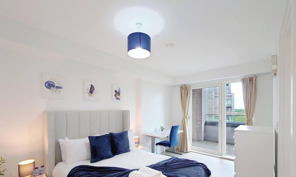 Deluxe Serviced Three Bedroom Apartment