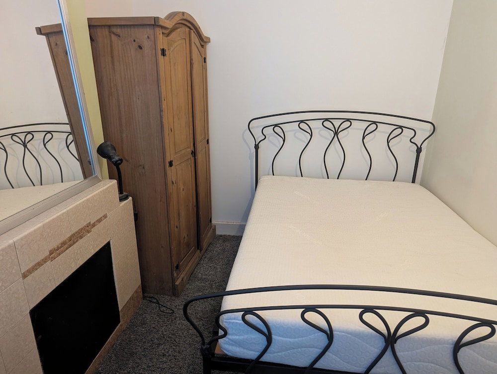 Hotel Feltham / Heathrow Room