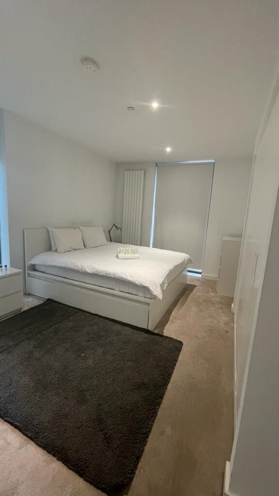 Fully Serviced One Bed Apartment In Rw