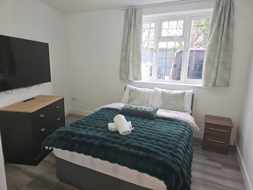 Hotel House - Sleeps 2 - Royal Vic Station 5 Mins Walk