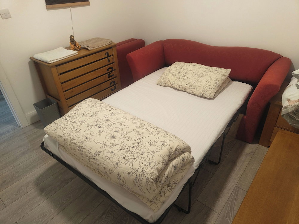 Southall - Sleeps 3 & Great Transport Links