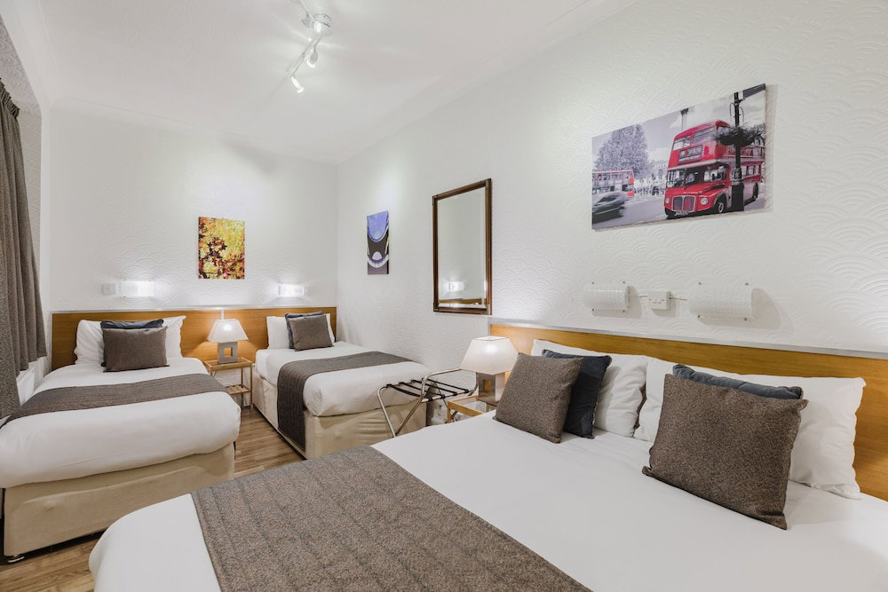 Falcon Hotel