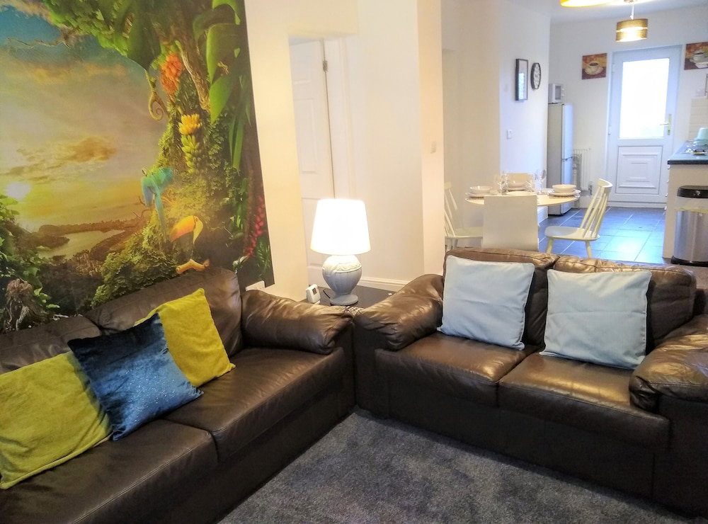 Hotel Modern Comfy 2-Bedroom Flat In St Helens