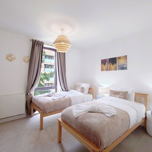 Hotel Modern 2-Bed Apartment In Poplar Near Canary Wharf cazare Limehouse