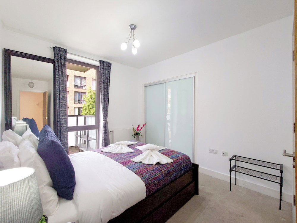 Modern 2-Bed Apartment In Poplar Near Canary Wharf