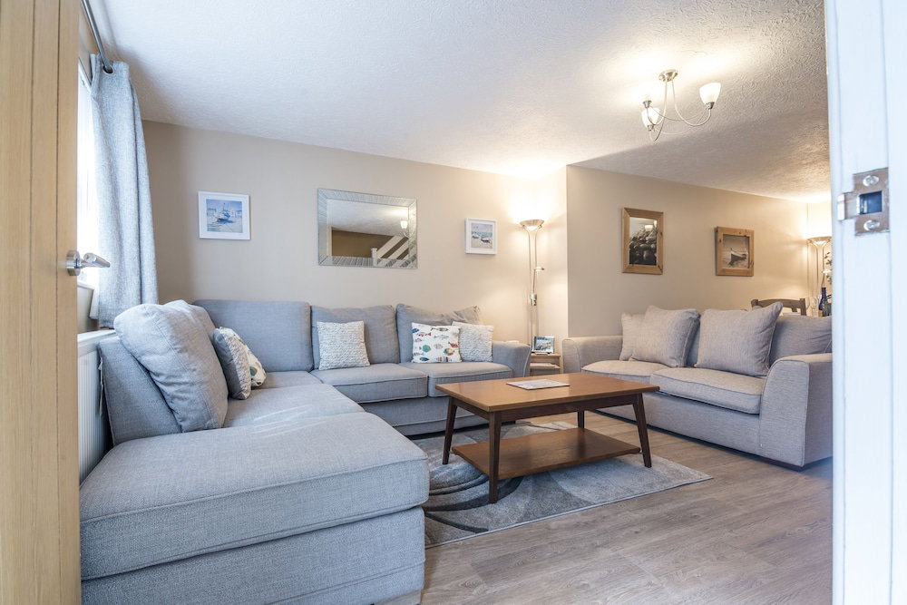 Hotel Harry's - 2 Bedroom Holiday Home - Tenby
