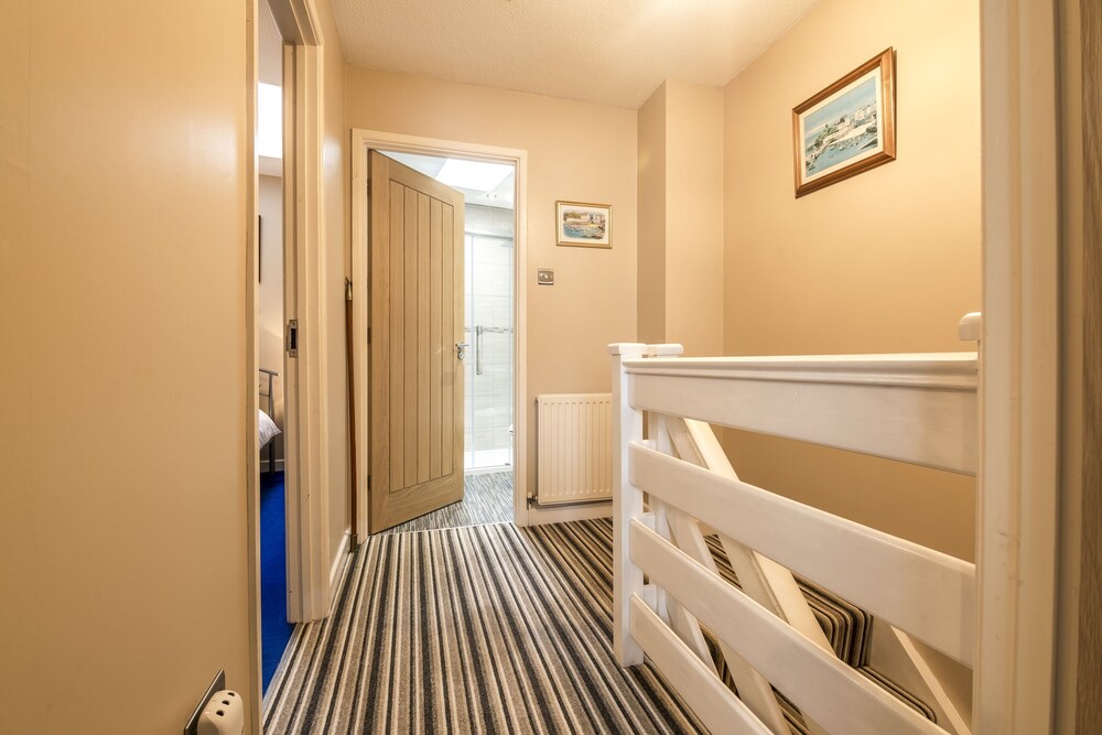 Harry's - 2 Bedroom Holiday Home - Tenby