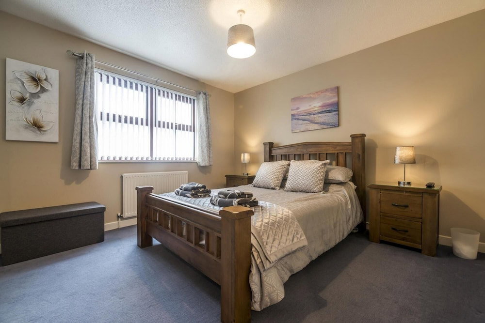 Harry's - 2 Bedroom Holiday Home - Tenby