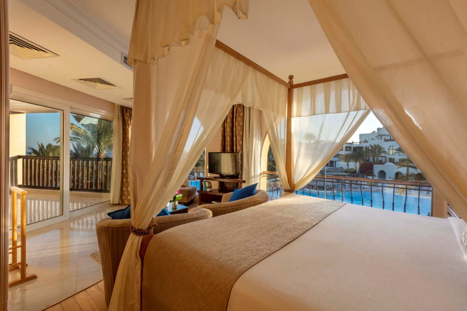 dal travel Royal Savoy Hotel