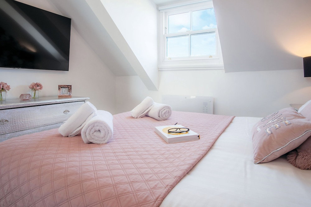 The Penthouse - Luxury 1 Bed - Panorama - Tenby