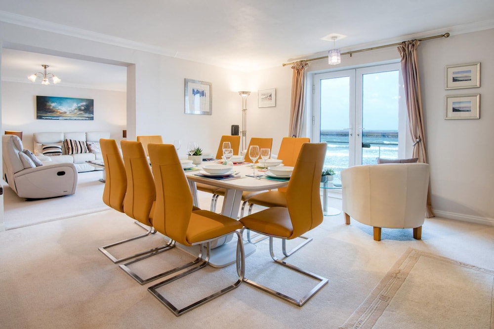 Hotel 13 St Bride's Bay View - 4 Bedroom - Broad Haven