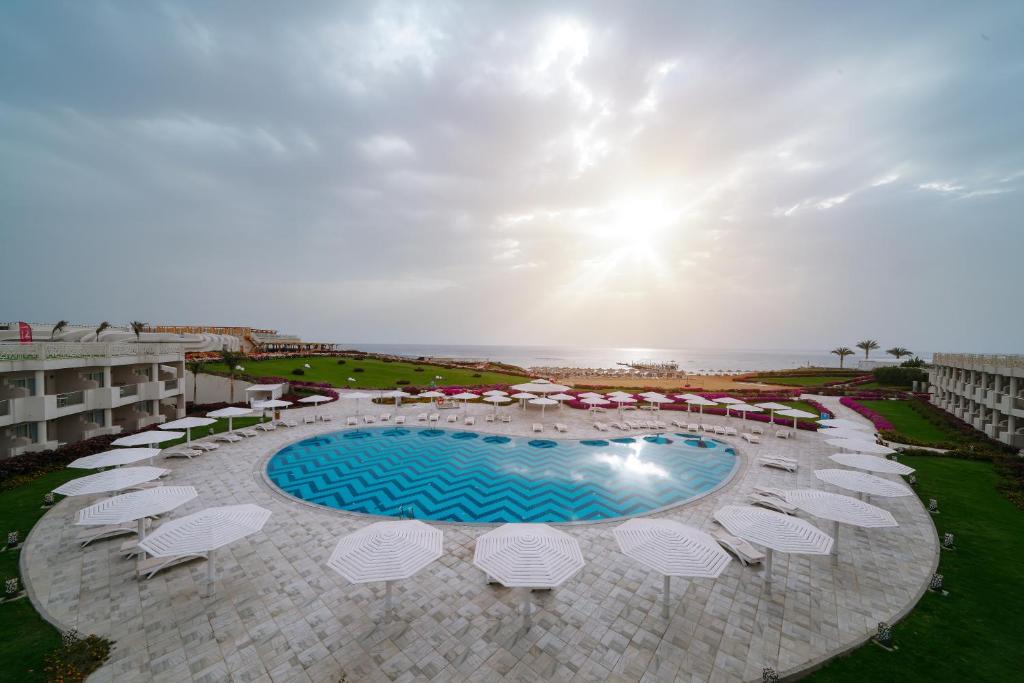 Sirena Beach Resort & Spa