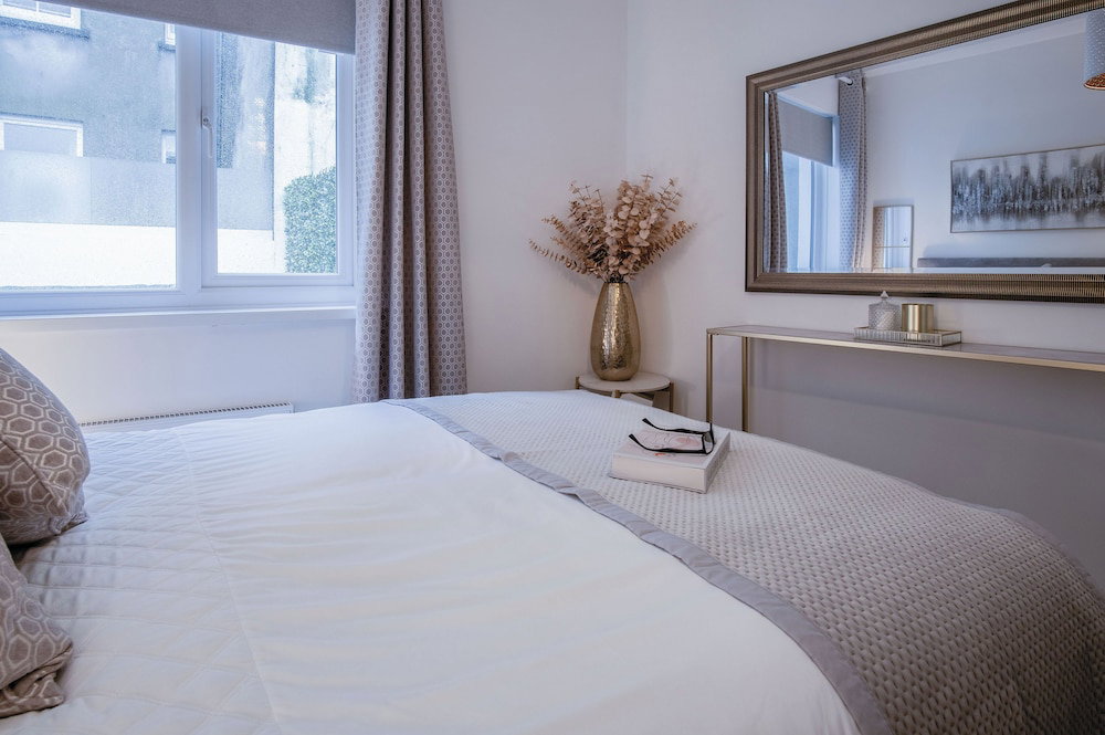 Luxurious Apartment Charlton Mews - 2 Bed - Tenby