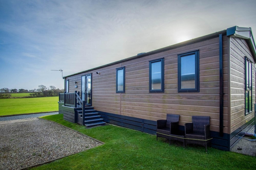 Hotel Bumblebee - 2 Bedroom Lodge - Manorbier