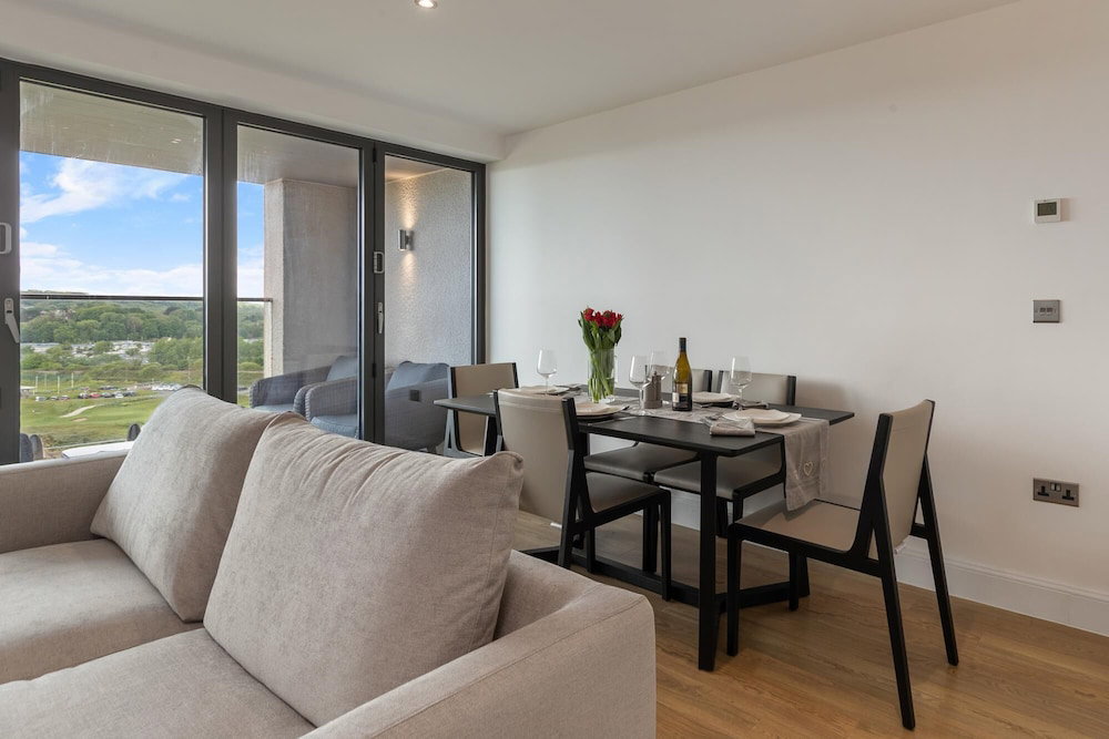 Apartment 10 Waterstone House - Luxury Apartment With Sea Views