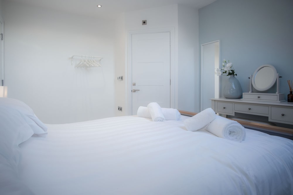 Skylark - 2 Bedroom Apartment - Tenby