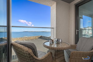 Hotel Apartment 8 Waterstone House - Luxury Apartment Sea Views Pet Friendly cazare Tenby