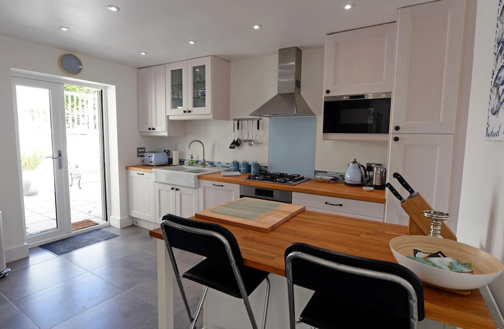 Hotel Valley Retreat - Peaceful Location Walk To Beach Parking