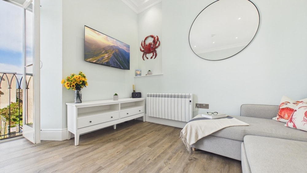 No. 6 Croft House - 1 Bedroom Apartment - Tenby