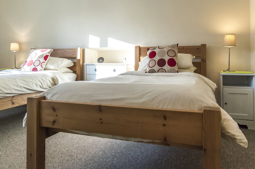 Rock Cottage - 3 Bedroom Holiday Home
