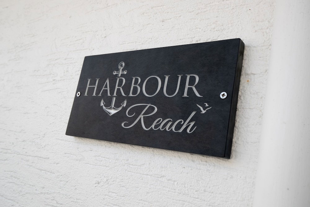 Harbour Reach - Close To Beach Parking