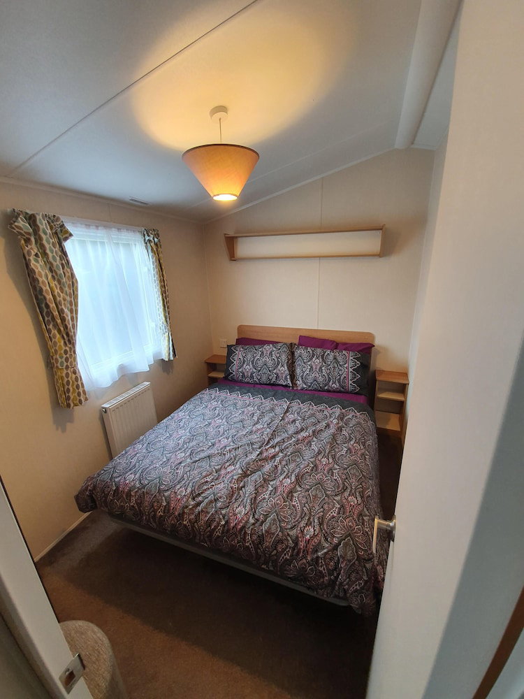 3 Bedroom Caravan, Sleeps 8, At Parkdean Newquay Holiday Park
