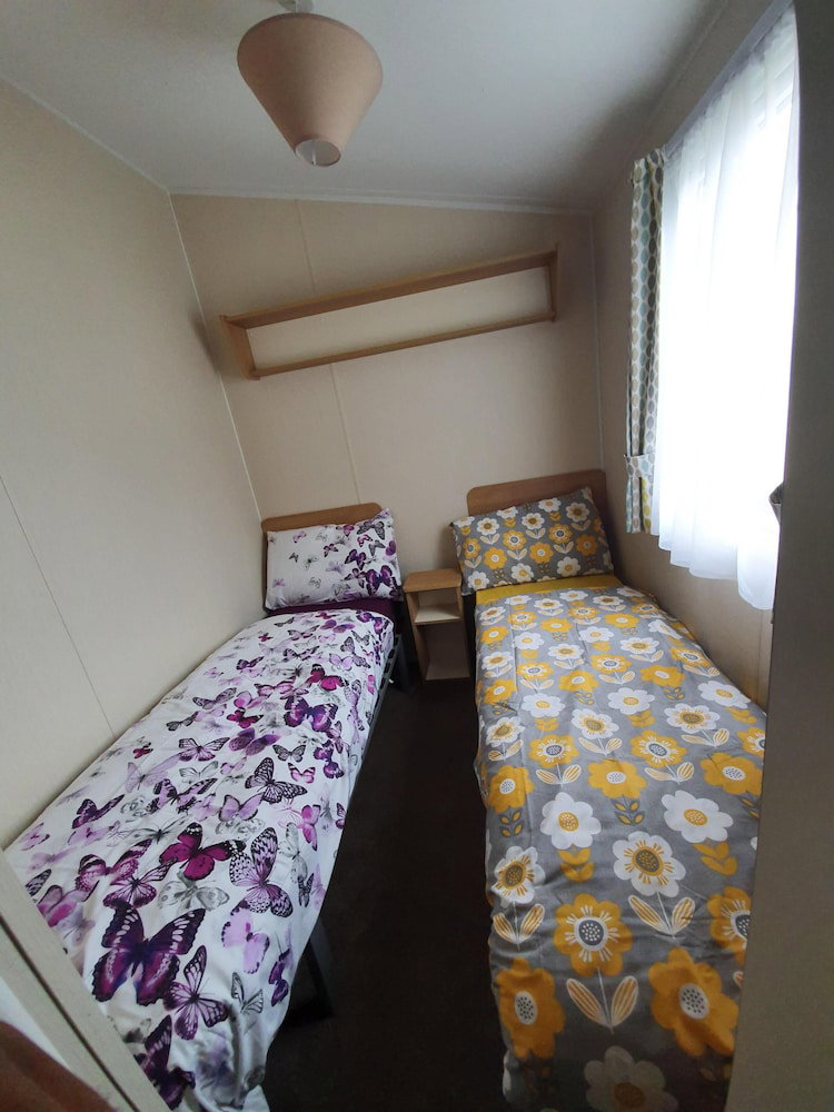 3 Bedroom Caravan, Sleeps 8, At Parkdean Newquay Holiday Park