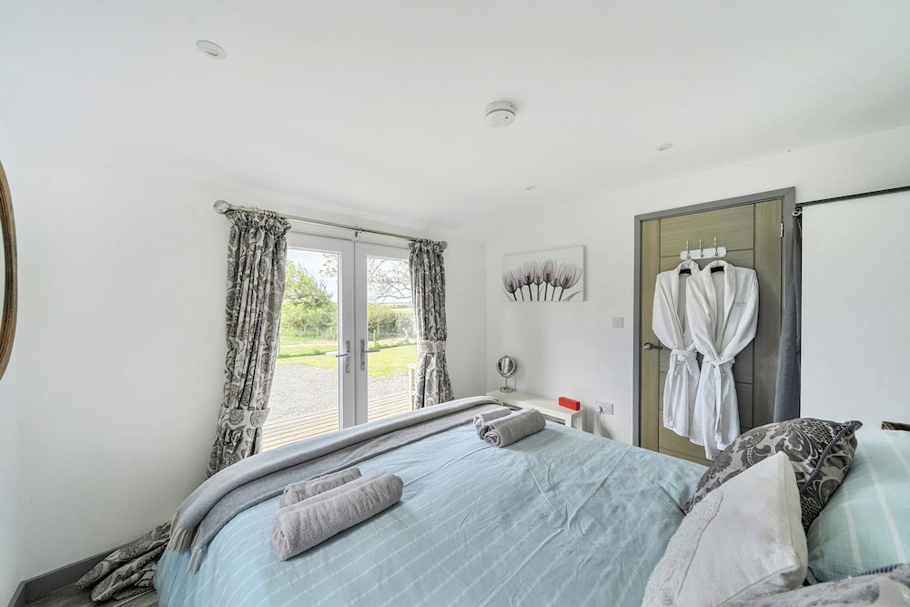 Romantic Hot Tub Lodge , Stunning Views
