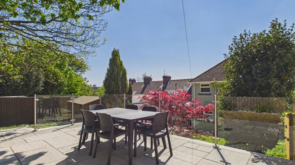 Mayfield House - 4 Bedroom House - Tenby