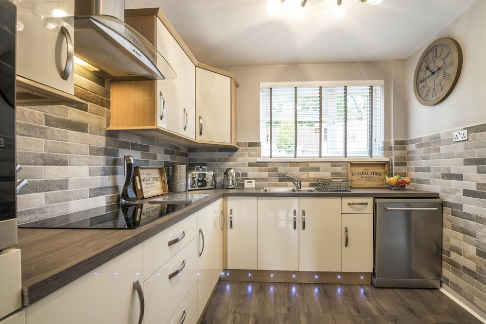 Mayfield House - 4 Bedroom House - Tenby