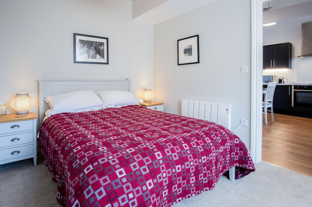 Captains Lookout - 1 Bedroom Apartment - Tenby