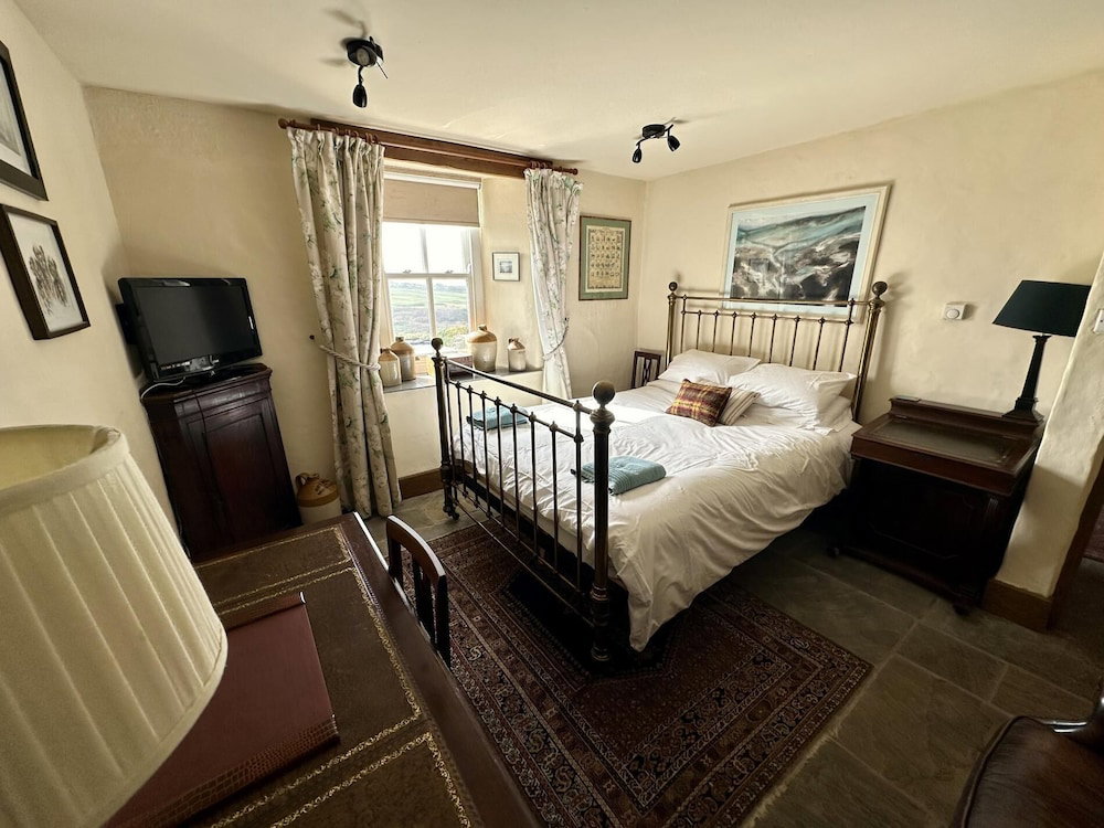Upper Porthmawr - 5 Bedroom Cottage - Whitesands