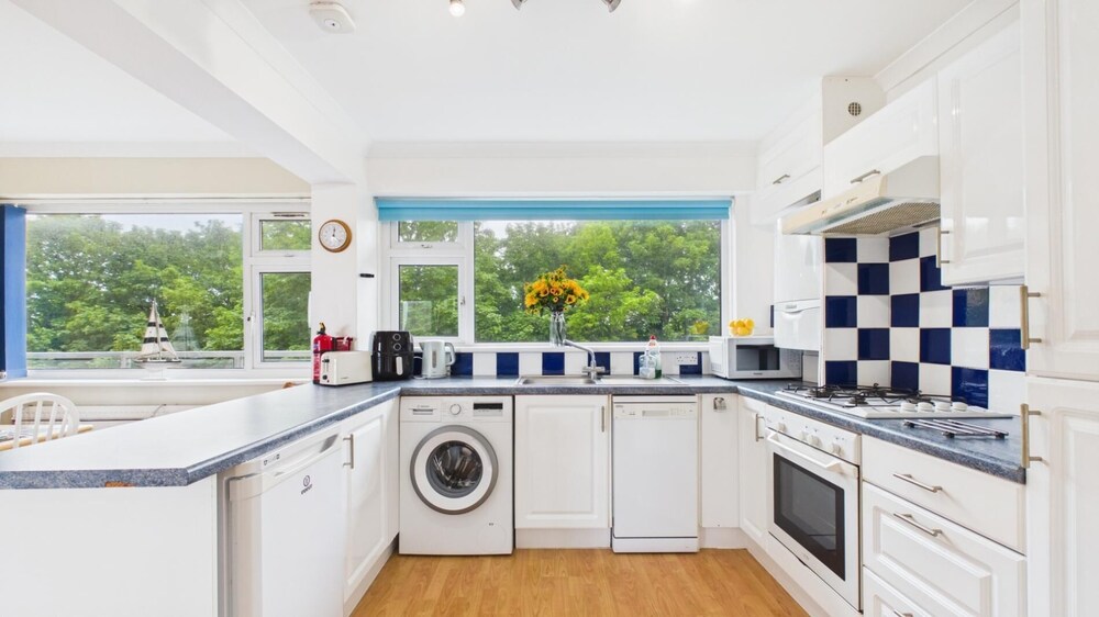 Golwg Y Môr - 2 Bedroom Apartment - Tenby