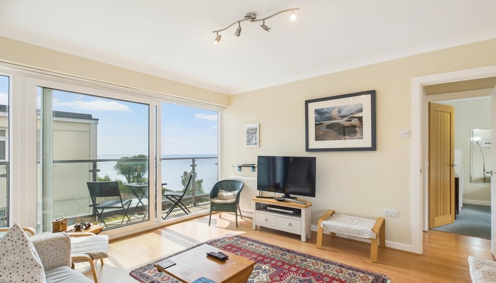 Golwg Y Môr - 2 Bedroom Apartment - Tenby