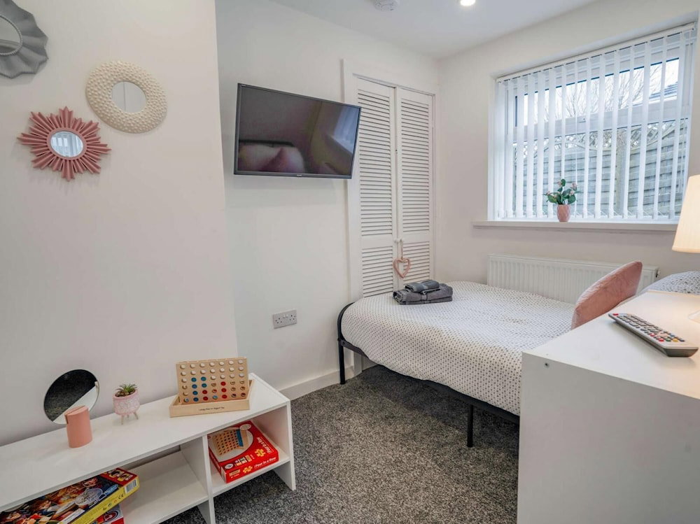 3-Bed 5-6 Berth Modernised Bungalow!