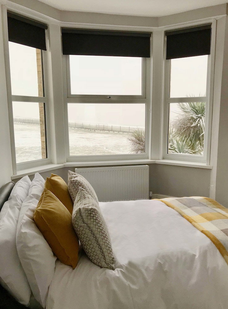 Breakers Guest House