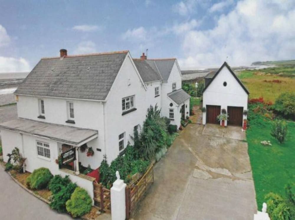 Hotel 1-Bed Cottage On Coastal Pathway In South Wales