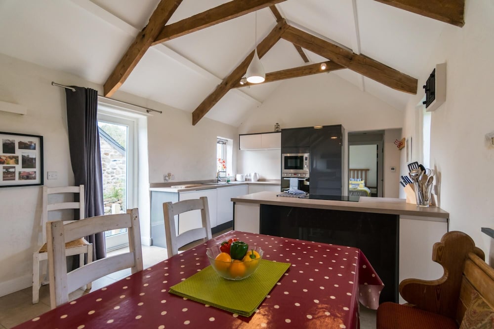 The Dairy - Luxury Cottage Hot Tub And Summer House Countryside Views Pet Friendly