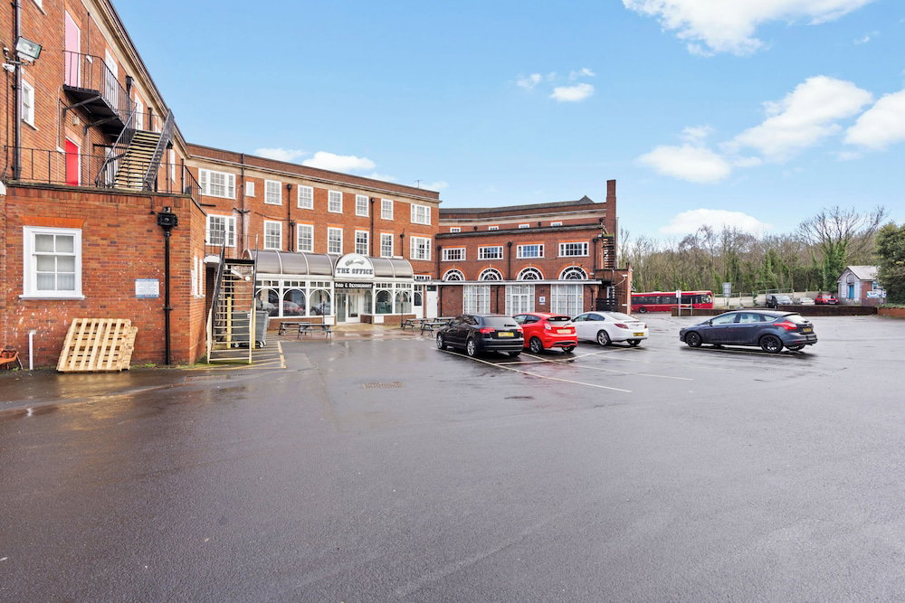 Hotel Compact Studios In Dudley