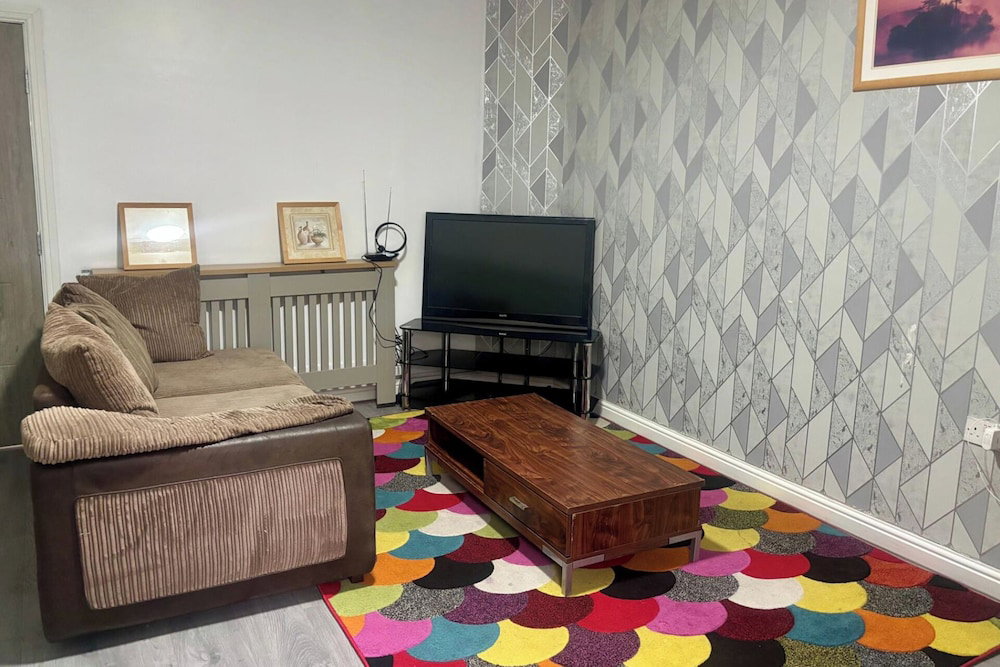Hotel 1 Room Ensuite Flat - Sleeps 2 With Sky Full Fibre