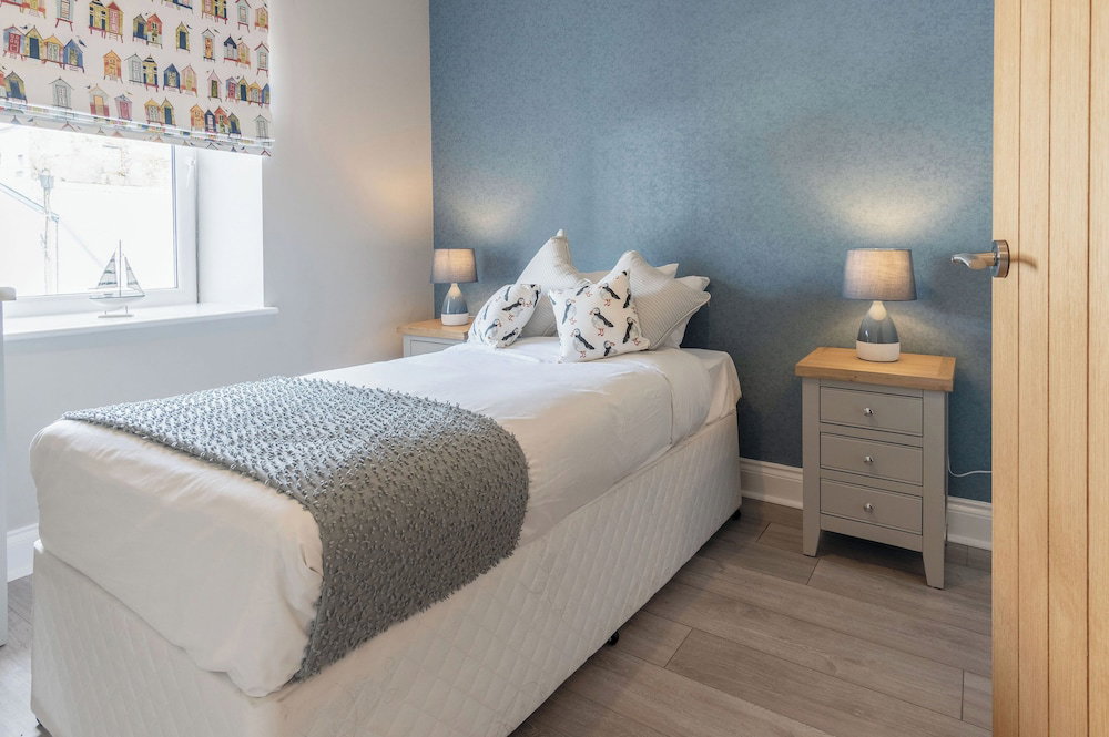 Harbour Heights - 2 Bed Apartment - Milford Haven