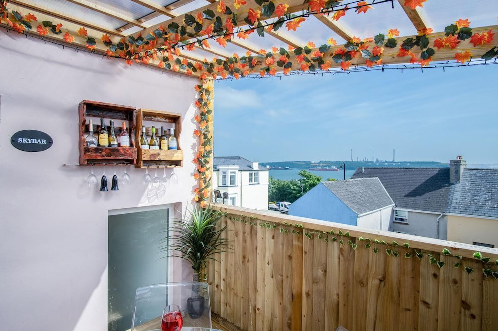 Hotel Skyfall - 2 Bedroom Apartment - Milford Haven
