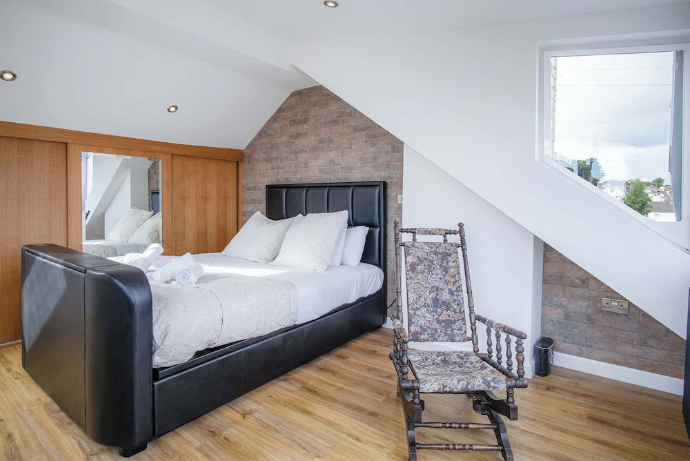 Overland Road 4 Bed House Mumbles