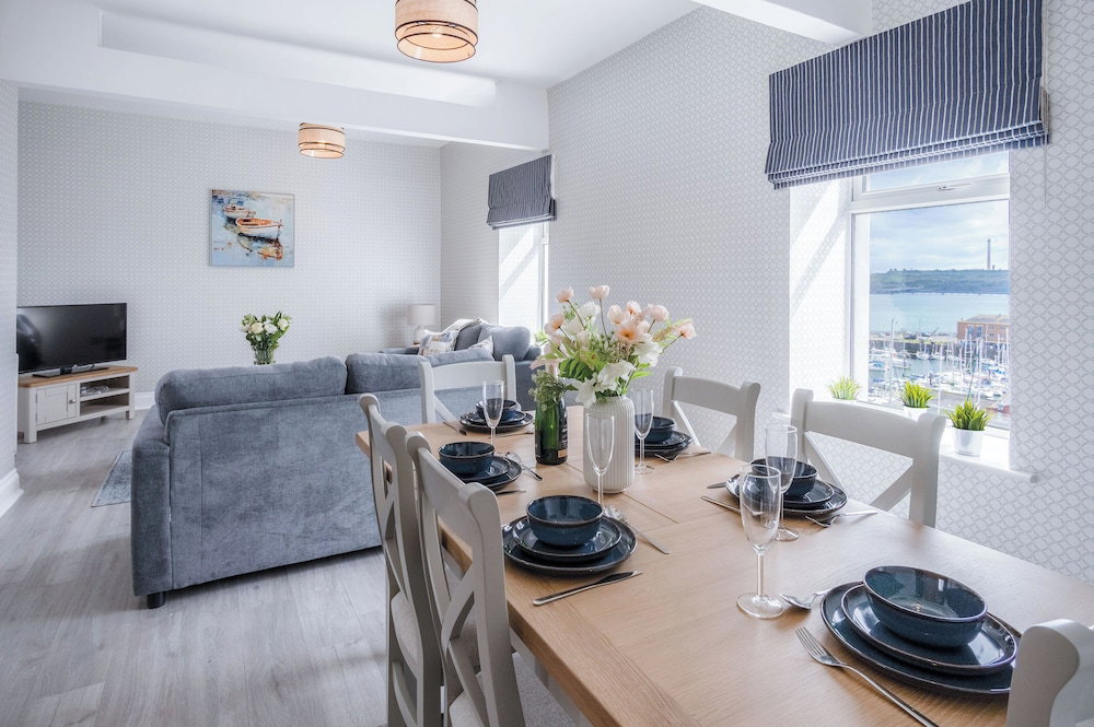 Hotel Beach Haven Hideout - 2 Bedroom - Milford Haven