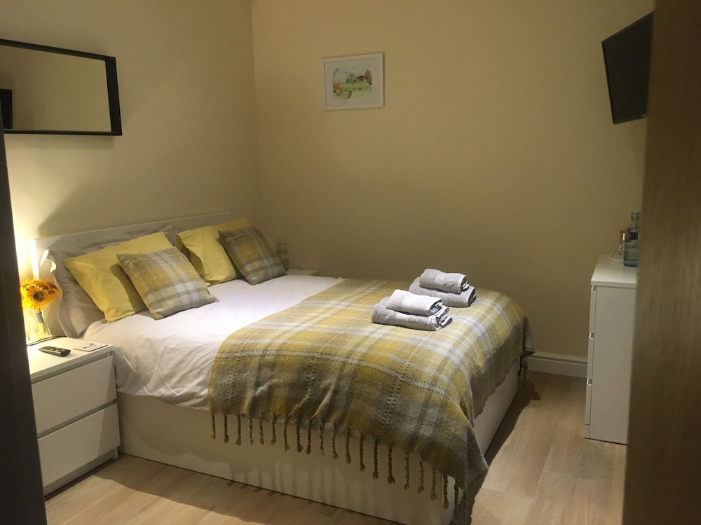 Hotel Private Entry Double Bedroom With Beautiful Views!