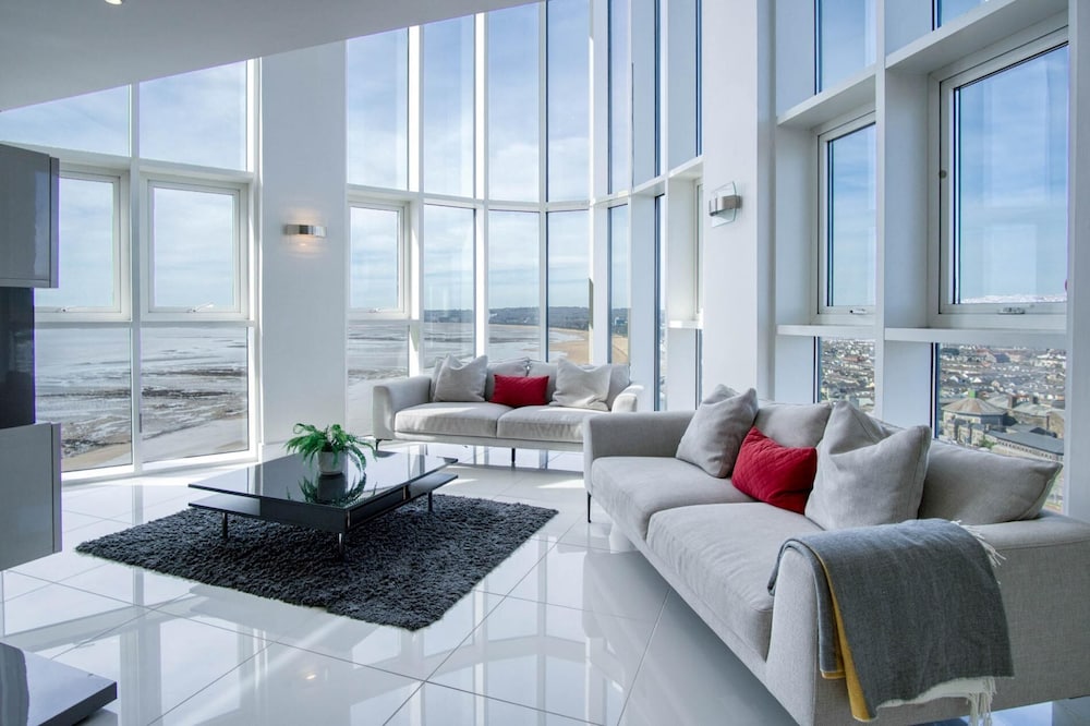 Hotel High Floor Meridian Tower - 3 Bedroom - Swansea