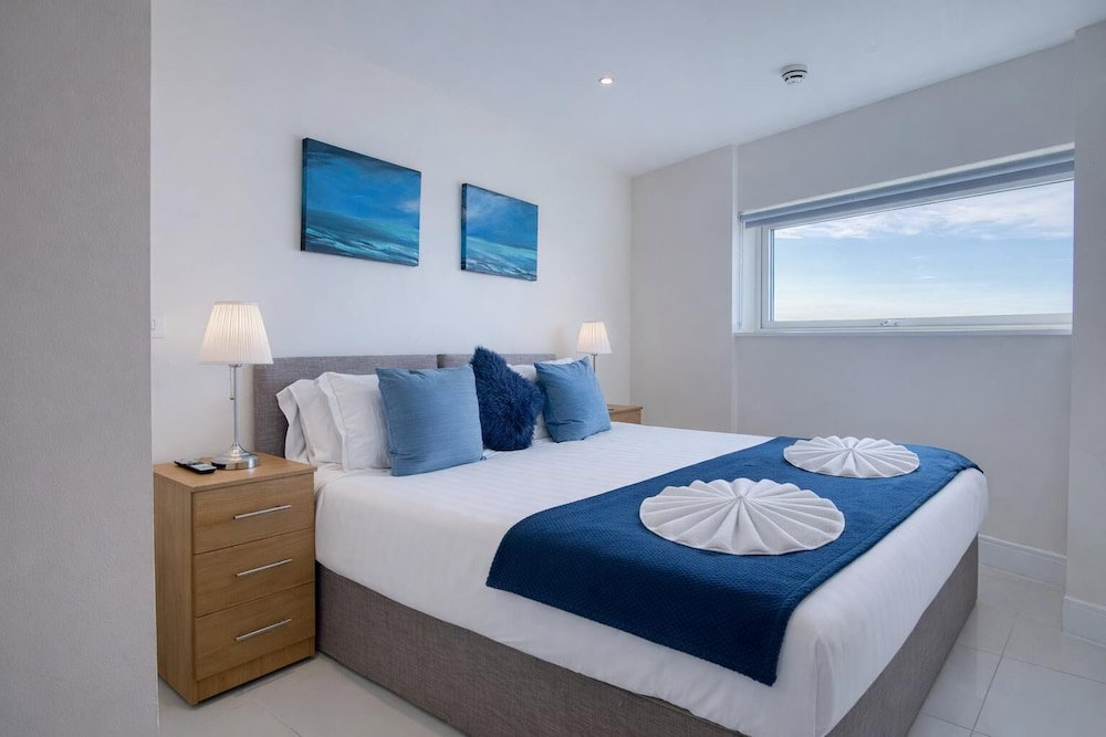 High Floor Meridian Tower - 3 Bedroom - Swansea