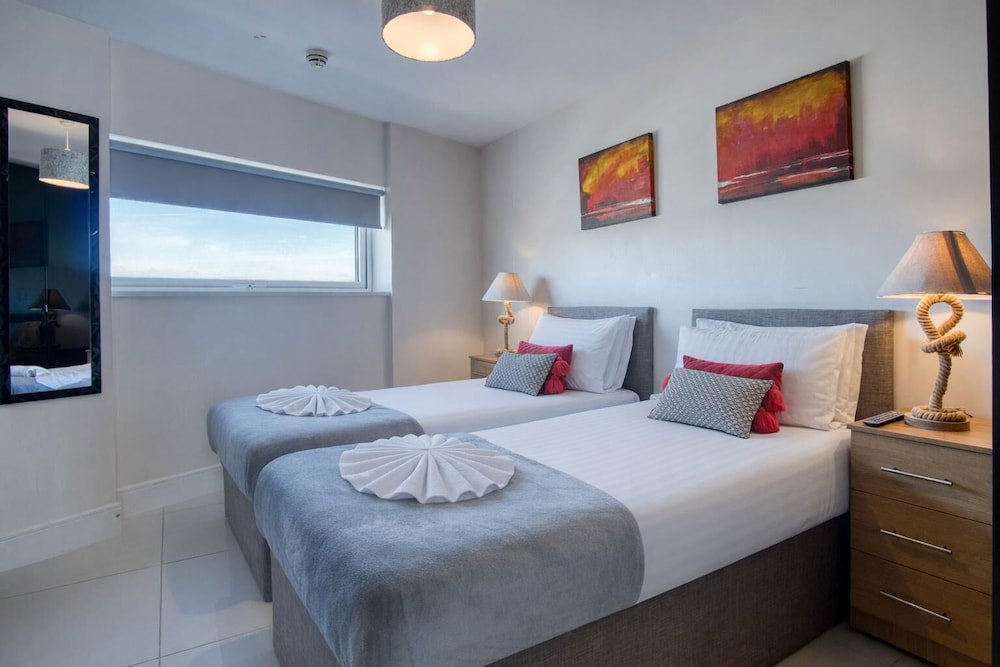 High Floor Meridian Tower - 3 Bedroom - Swansea