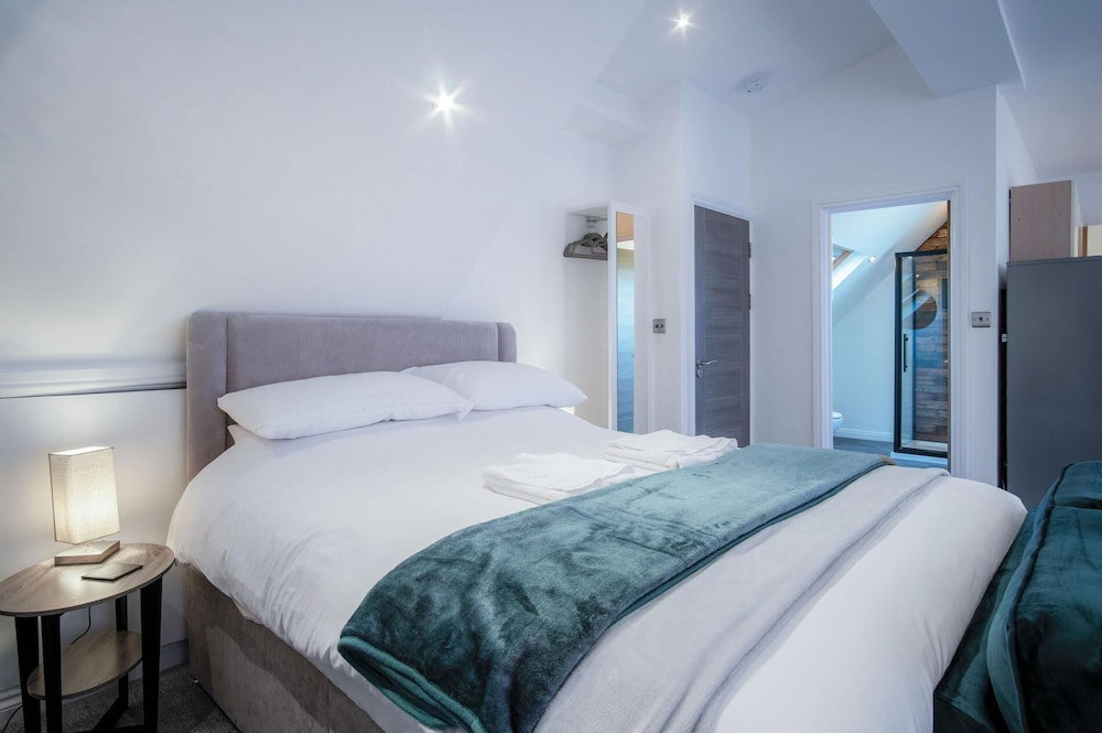 The Penthouse - 1 Bedroom Apartment - Ocean Breeze
